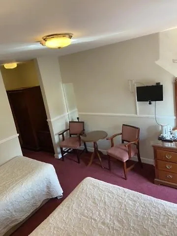 Monaghans Harbour Отель Нейс